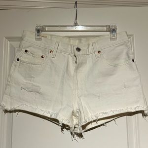 LEVIS 501 white denim shorts